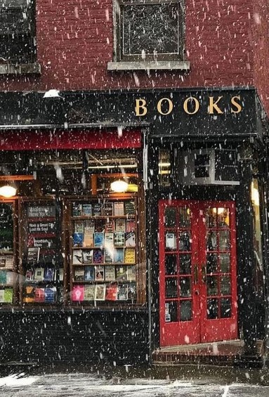 I chociaż pada śnieg i zimno do księgarni nasza myśl gna i nie tylko myśl...