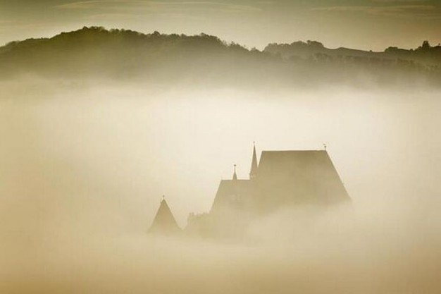 Nadeszły mgły z Karpat...