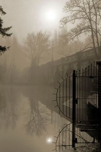 Jesienne mgły nad rzeką...