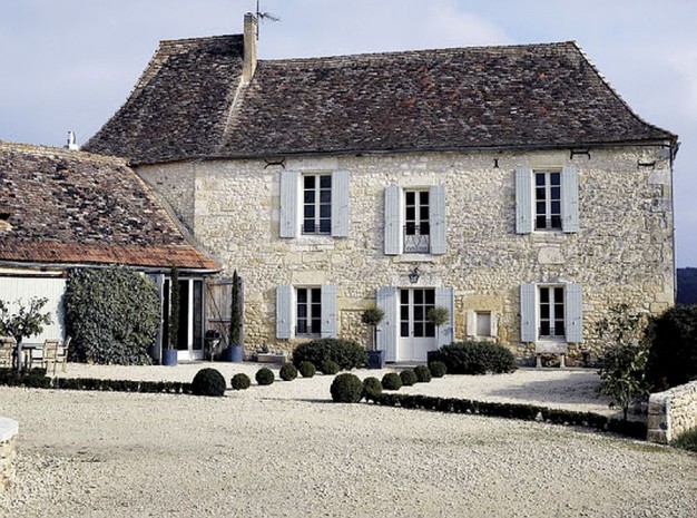 Taki klasyczny francuski dom zawsze budzi naszą zazdrość...