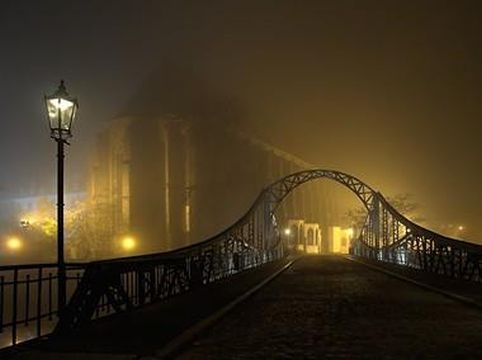 Piękny wrocławski mostek we mgle jeszcze piękniejszy