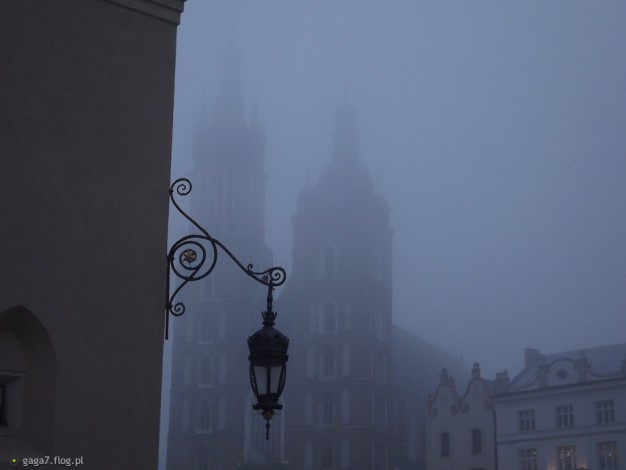 Kościół Mariacki za mgłą...