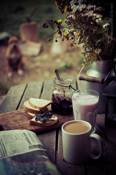 Kawa, jeżynowe konfitury... śniadanie a tarasie...