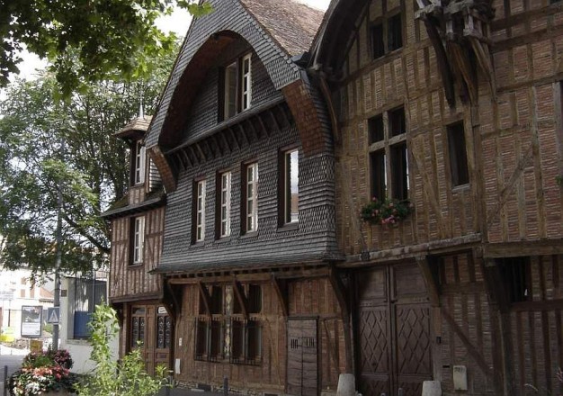 Niezwykłe stare domy w Troyes...
