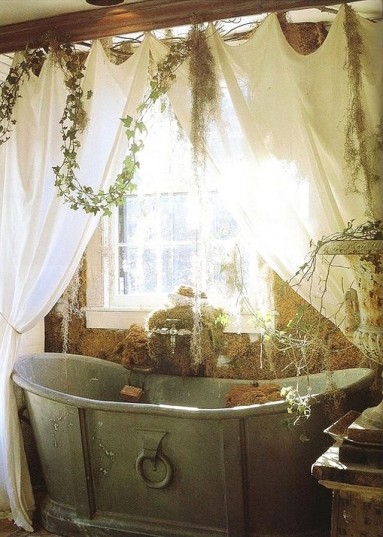 Tęsknimy za ciepłym światłem, aromatyczna ziołowa kąpiel nie zaszkodzi...